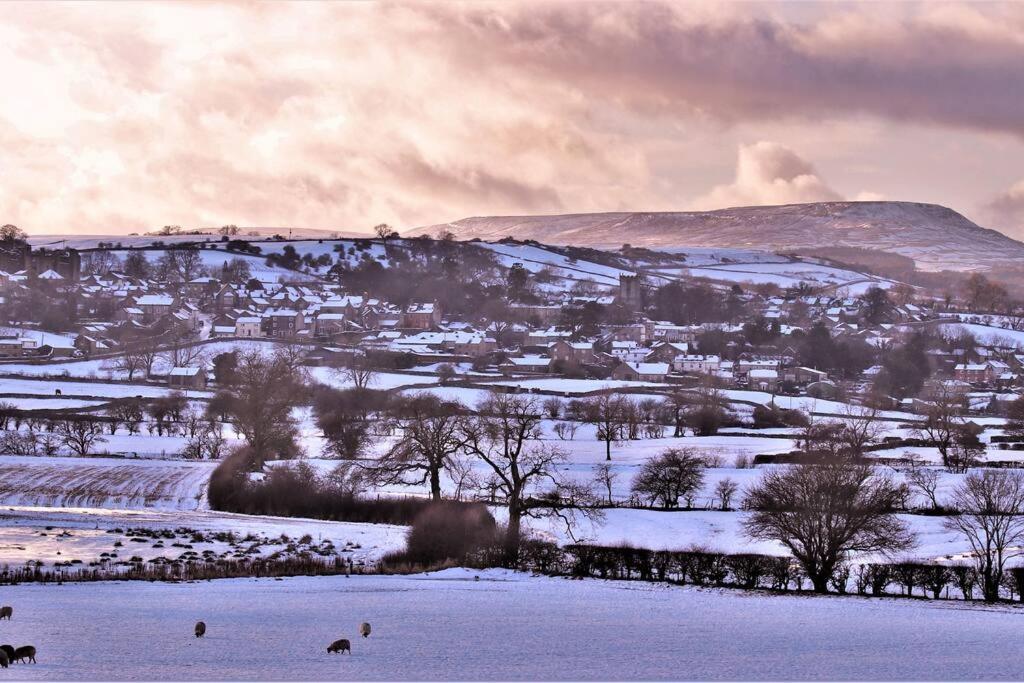 Wensleydale Halls Leyburn Bagian luar foto